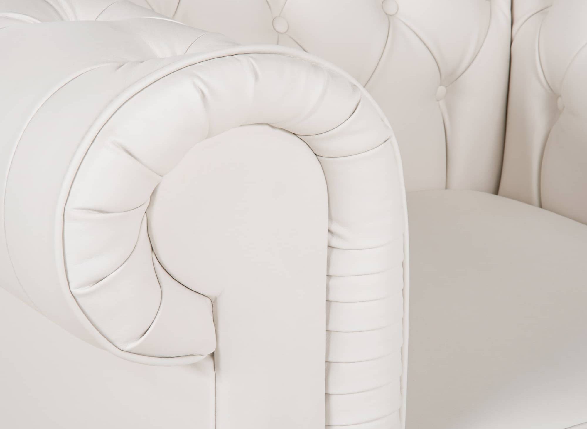 Fauteuil chesterfield en simili cuir blanc - WILSTON