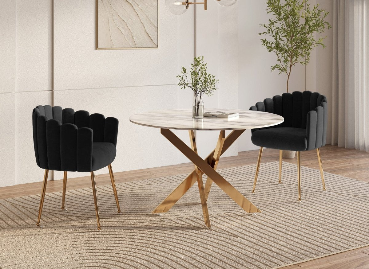 Chaise en velours noir pieds en métal doré HAYDEN - DécoInParis