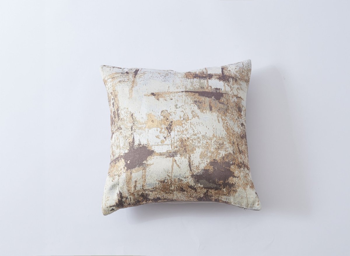 Coussin beige à motifs marrons 45x45 cm CASA - DécoInParis