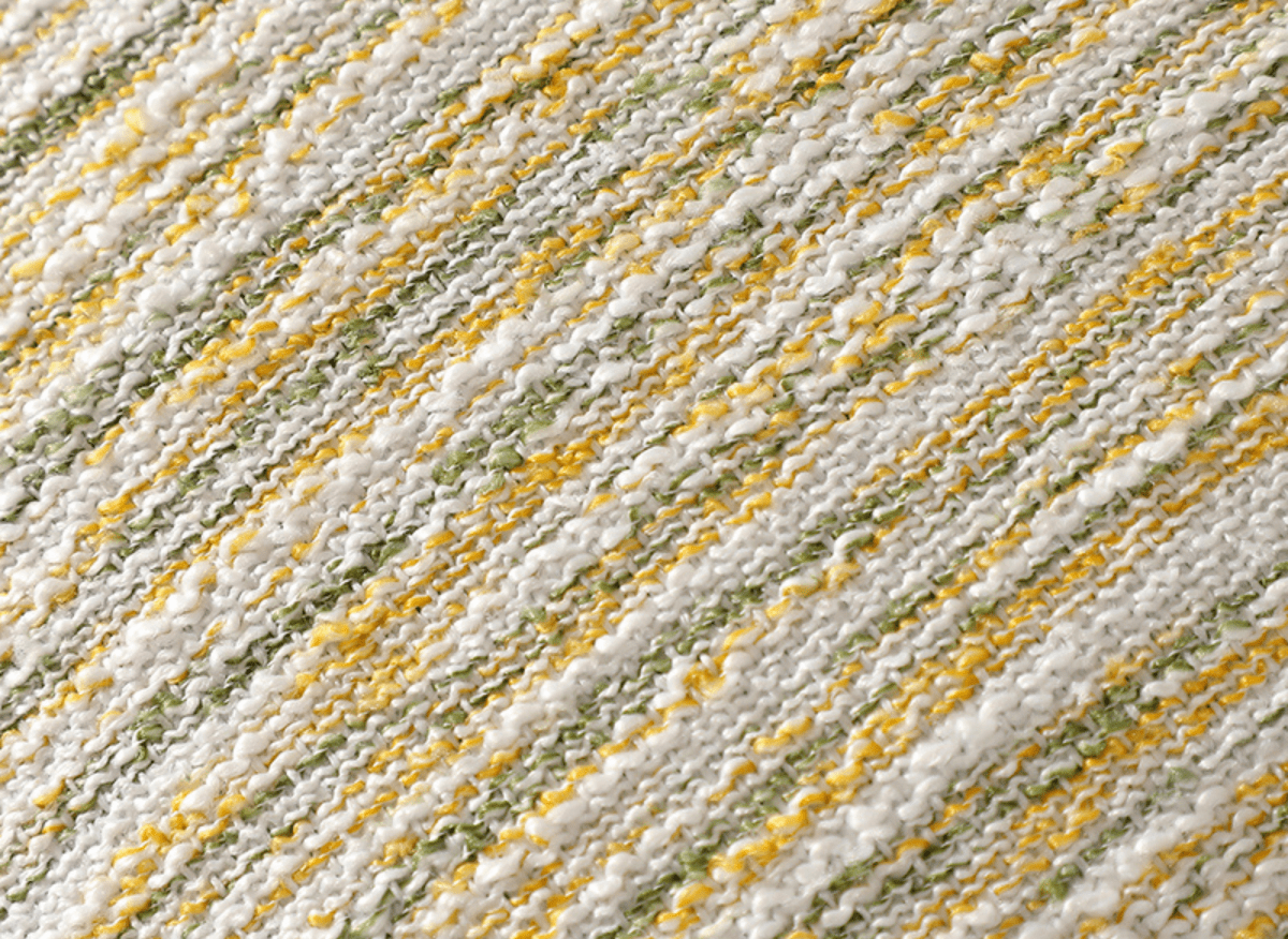 Coussin jaune et beige en tweed avec ponpons 45x45 cm POPINE - DécoInParis