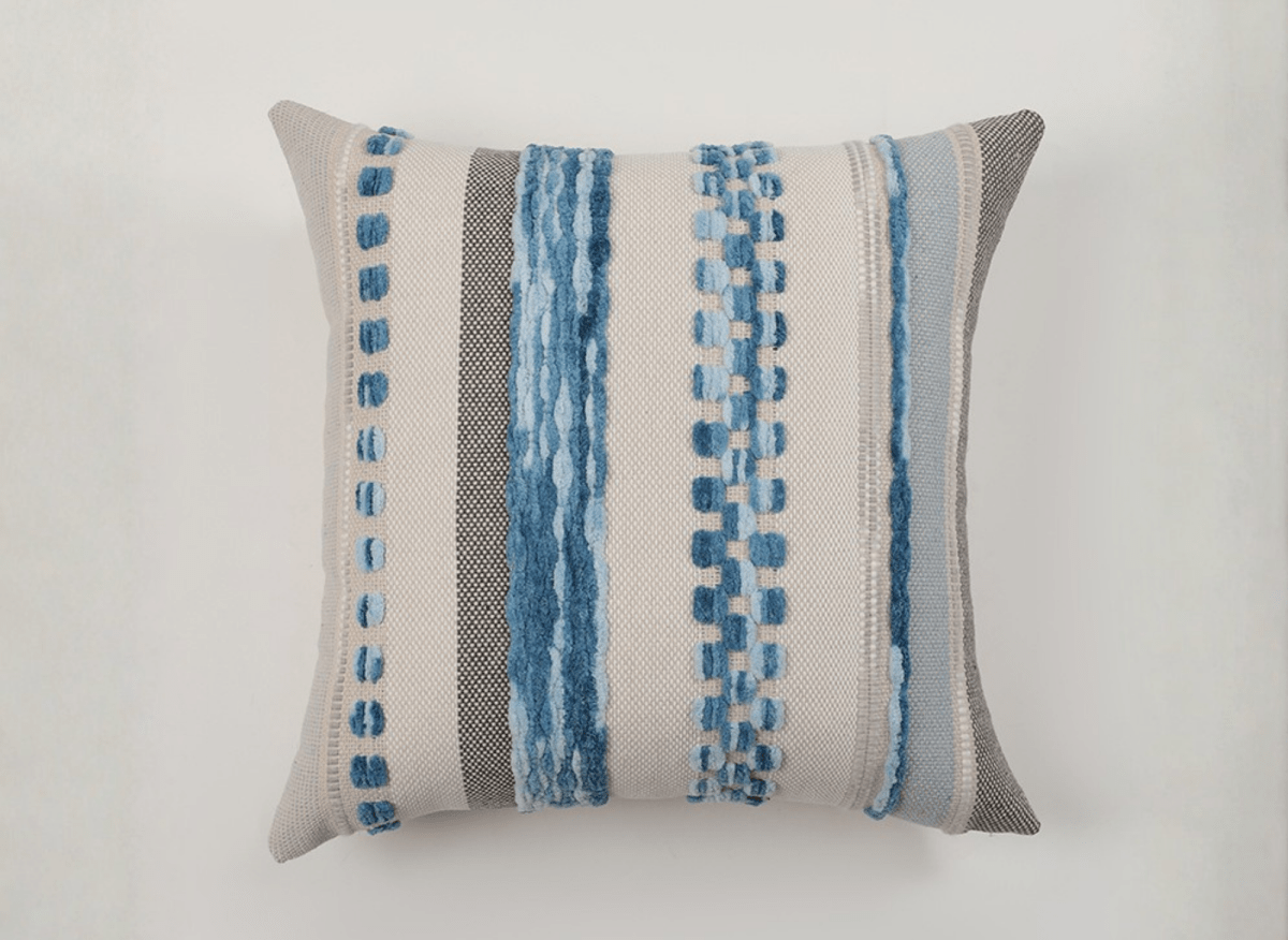 Coussin texturé bleu et blanc écru 45x45 cm NEXUS - DécoInParis