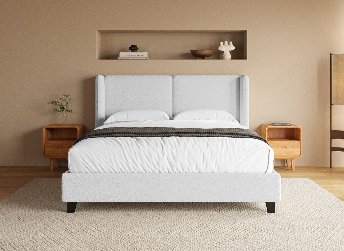 Lit double en tissu effet peau de mouton gris clair 160x200 cm KAYDEN - DécoInParis