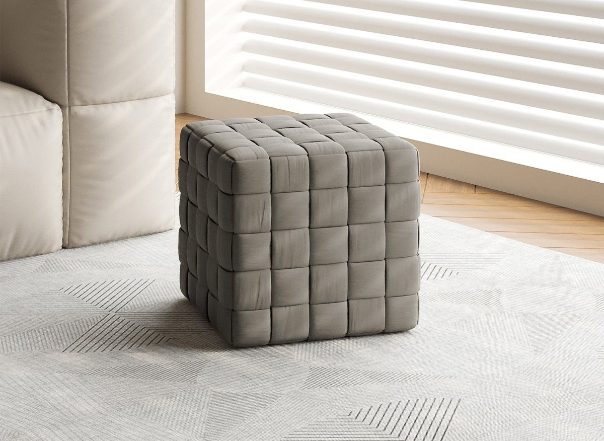 Pouf carré en velours taupe tressé MALEK - DécoInParis