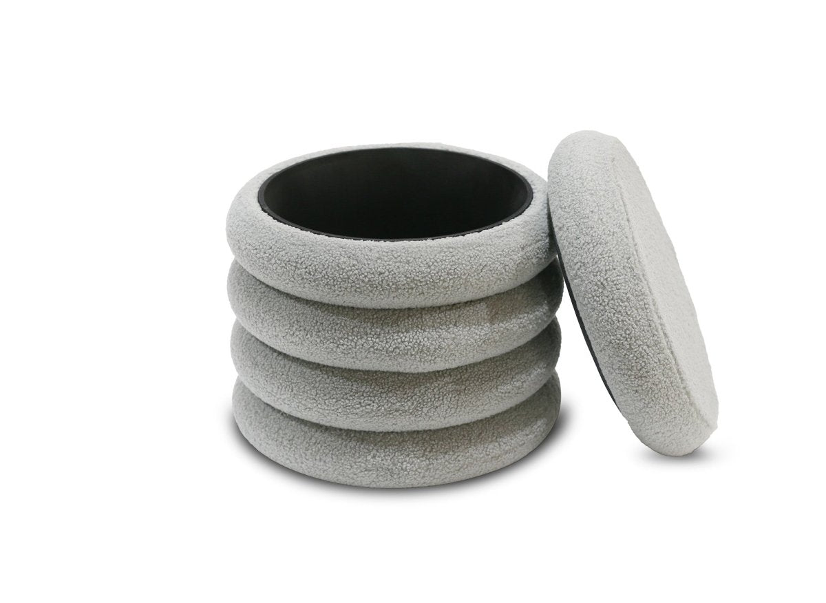 Pouf coffre en tissu effet peau de mouton gris BALTO - DécoInParis