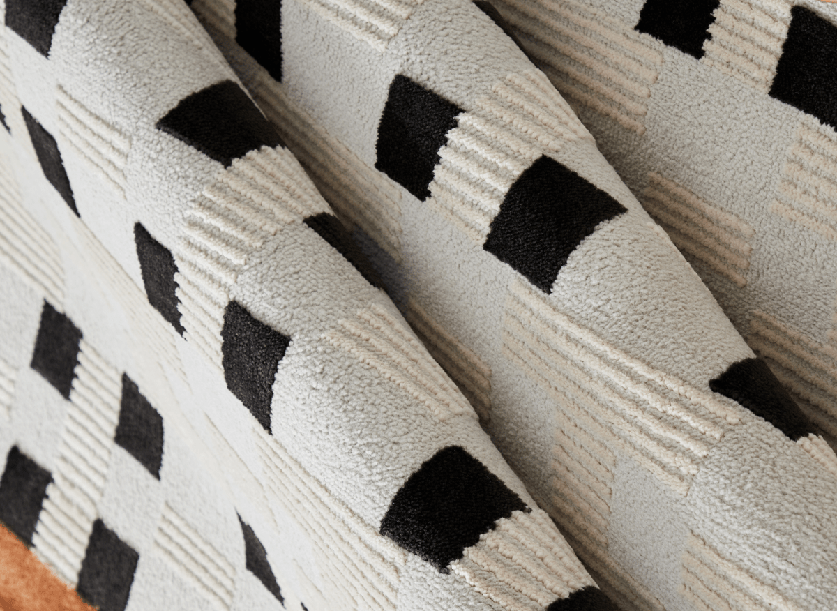 Tapis blanc à motifs noirs, verts et orange 160 x 230 cm ELINN - DécoInParis