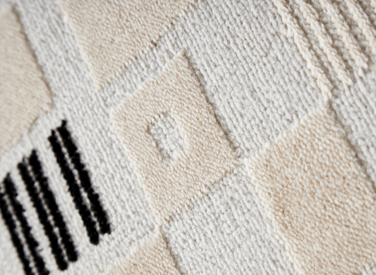 Tapis écru à motifs géométriques verts et orange 160 x 230 cm LOANE - DécoInParis