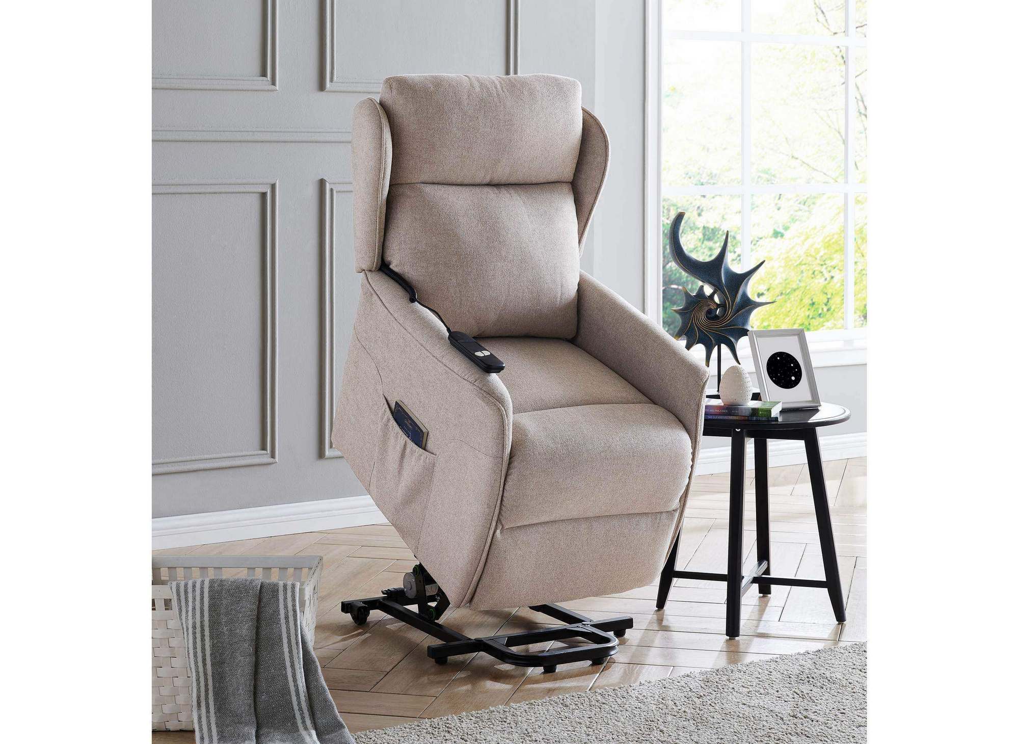 Fauteuil releveur relax en tissu beige à commande électrique DARKO