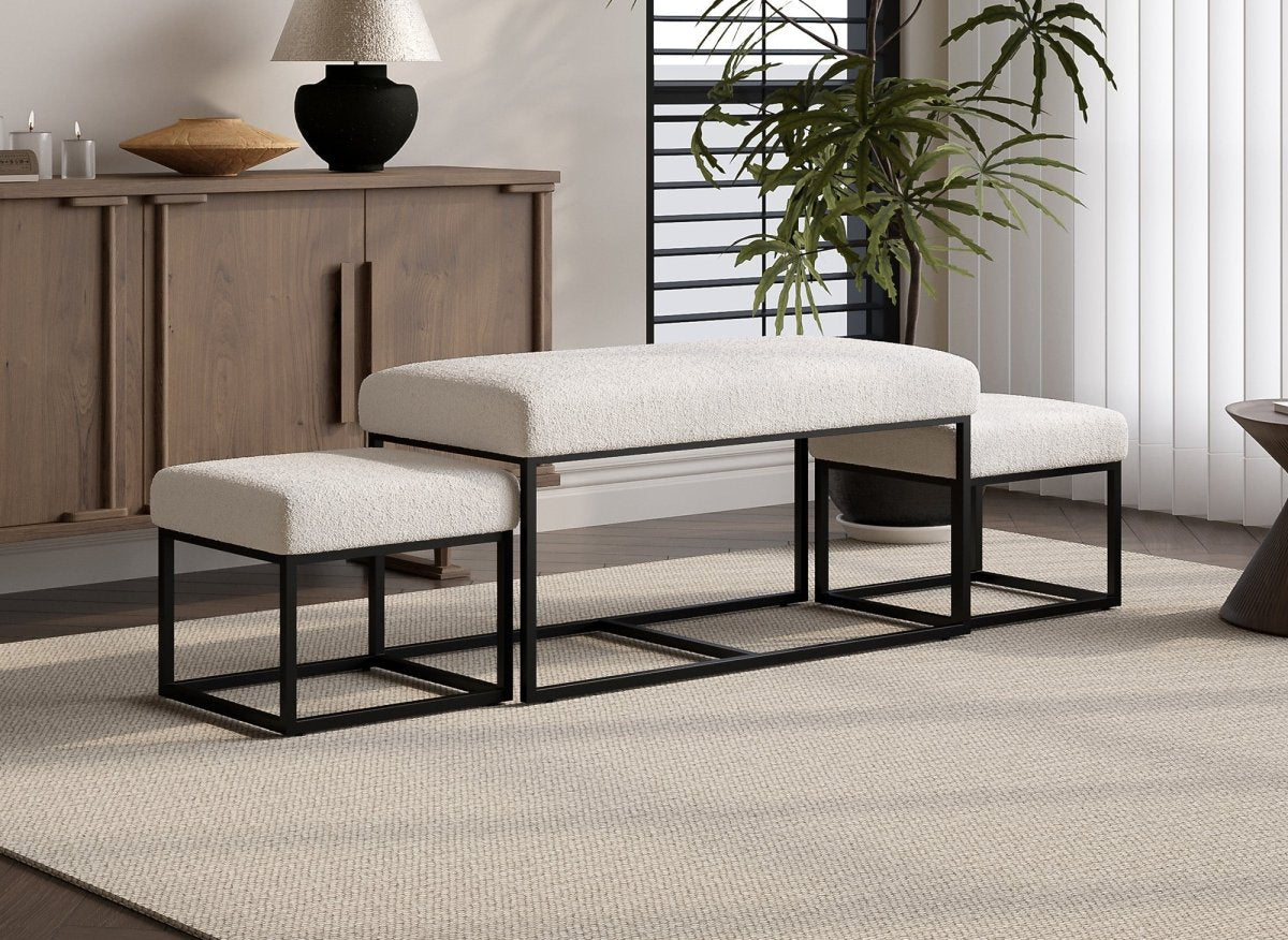 Banquette avec poufs en tissu bouclette blanc écru et pieds en métal noir BECKIE - DécoInParis