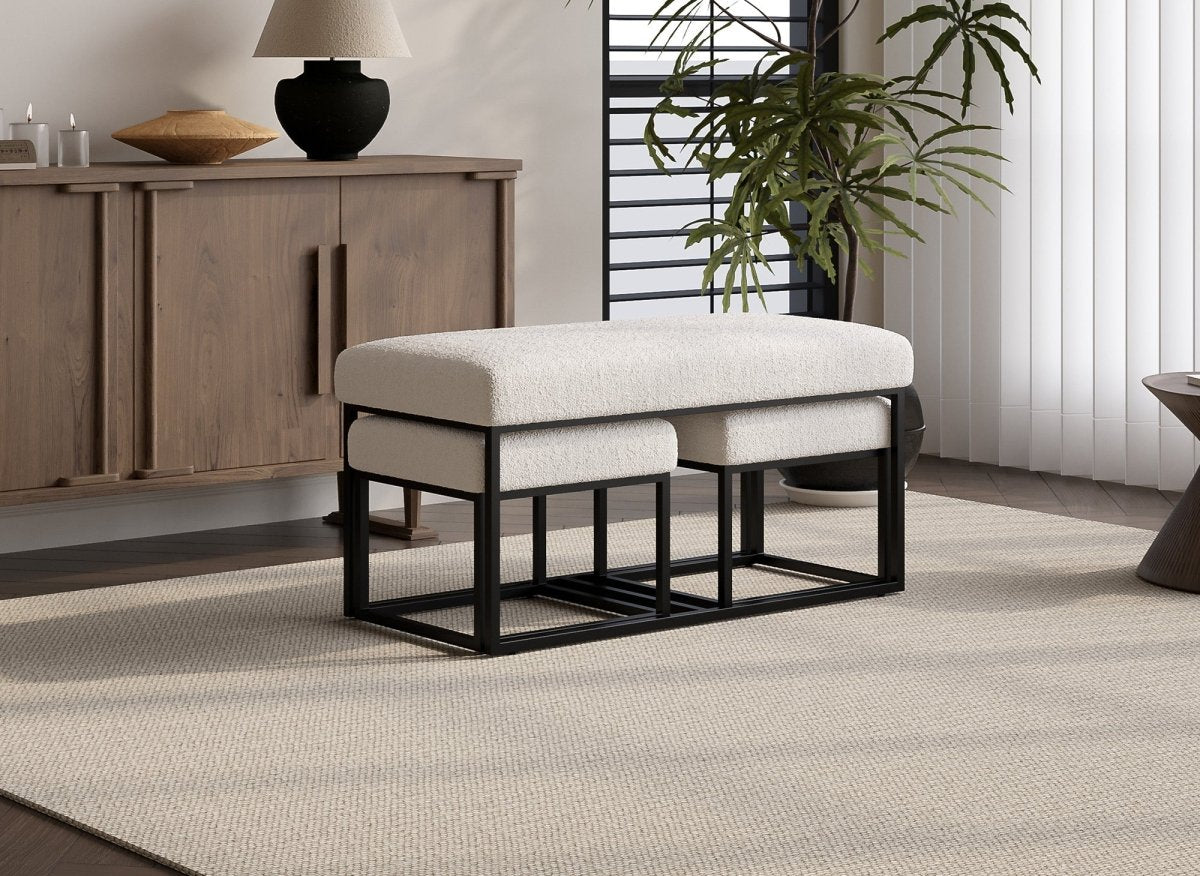 Banquette avec poufs en tissu bouclette blanc écru et pieds en métal noir BECKIE - DécoInParis