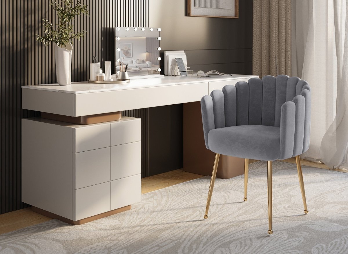 Chaise en velours gris pieds en métal doré HAYDEN - DécoInParis