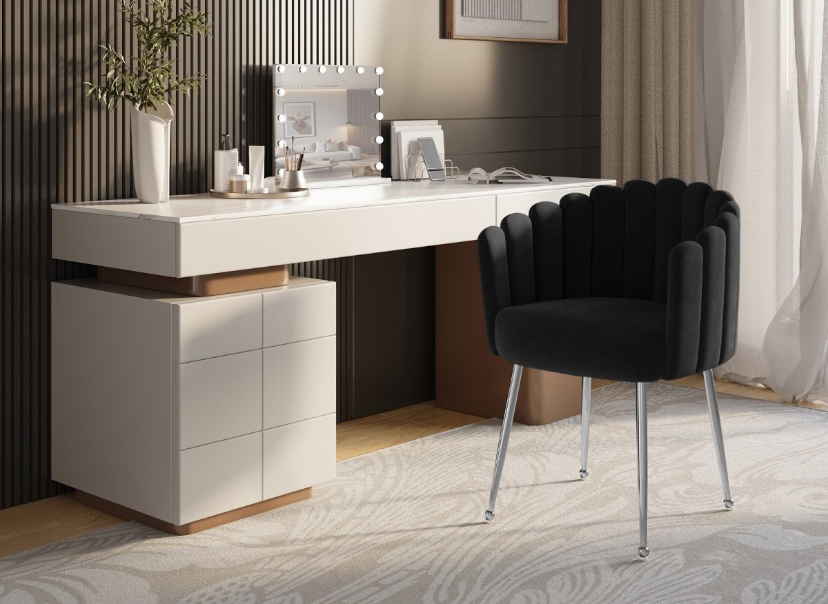 Chaise en velours noir pieds en métal argenté HAYDEN - DécoInParis