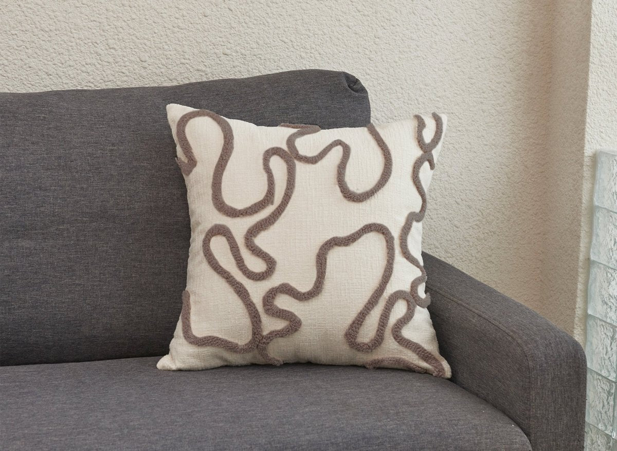 Coussin beige à motifs marrons 45x45 cm BROOKLYN - DécoInParis