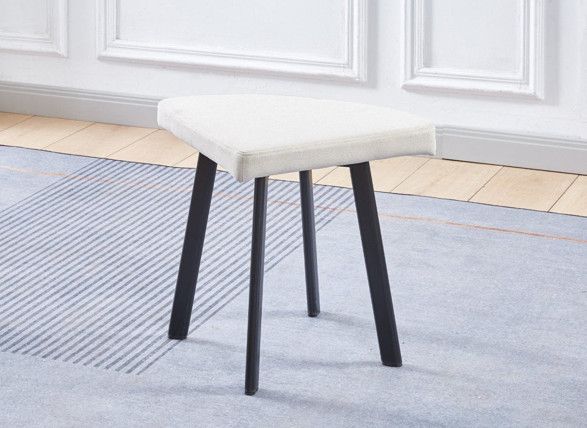 Ensemble table à manger en bois avec 4 tabourets beige IRINA - DécoInParis