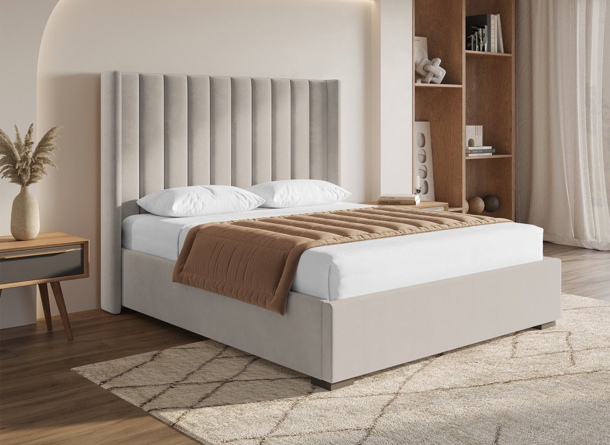 Lit coffre en velours taupe 160x200 cm ALENA - DécoInParis