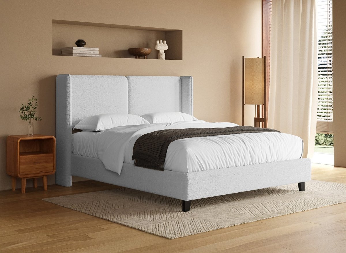 Lit double en tissu effet peau de mouton gris clair 140x190 cm KAYDEN - DécoInParis