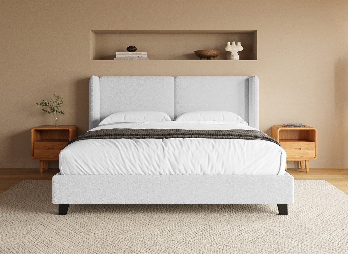 Lit double en tissu effet peau de mouton gris clair 180x200 cm KAYDEN - DécoInParis