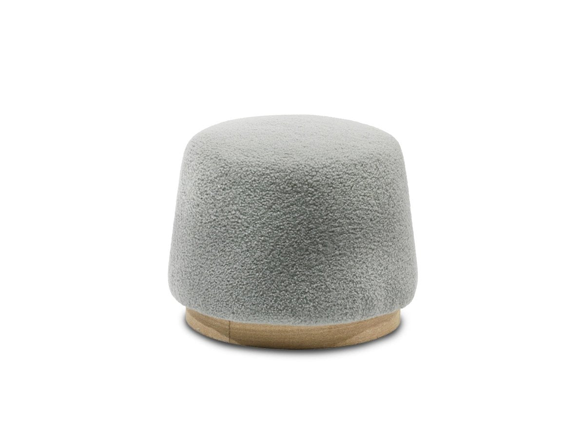 Pouf design en tissu effet peau de mouton gris et bois MELIA - DécoInParis