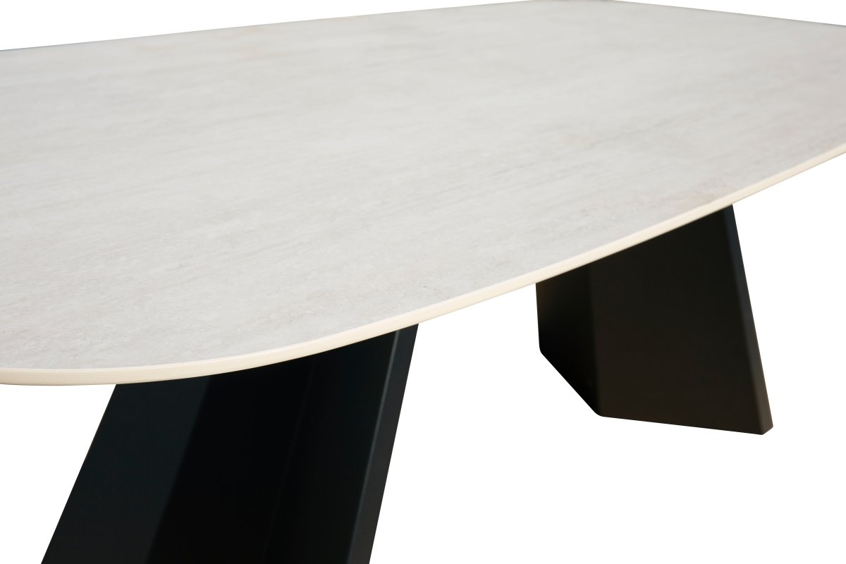 Table à manger en céramique beige pieds noir 8 personnes ZELLY - DécoInParis