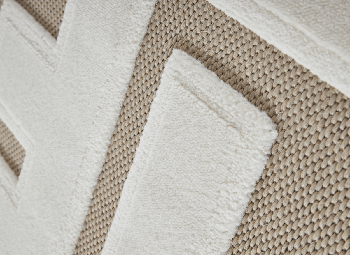 Tapis beige foncé à lettres beiges 160 x 230 cm KEZIA - DécoInParis