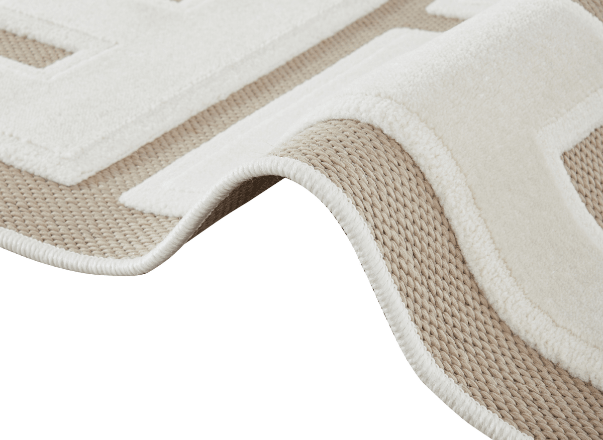 Tapis beige foncé à lettres beiges 160 x 230 cm KEZIA - DécoInParis