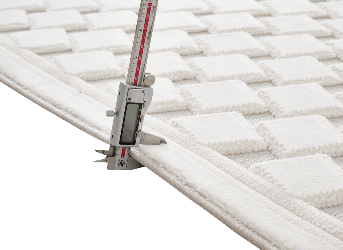 Tapis blanc écru effet moulure parisienne 154 x 230 cm LERIS - DécoInParis