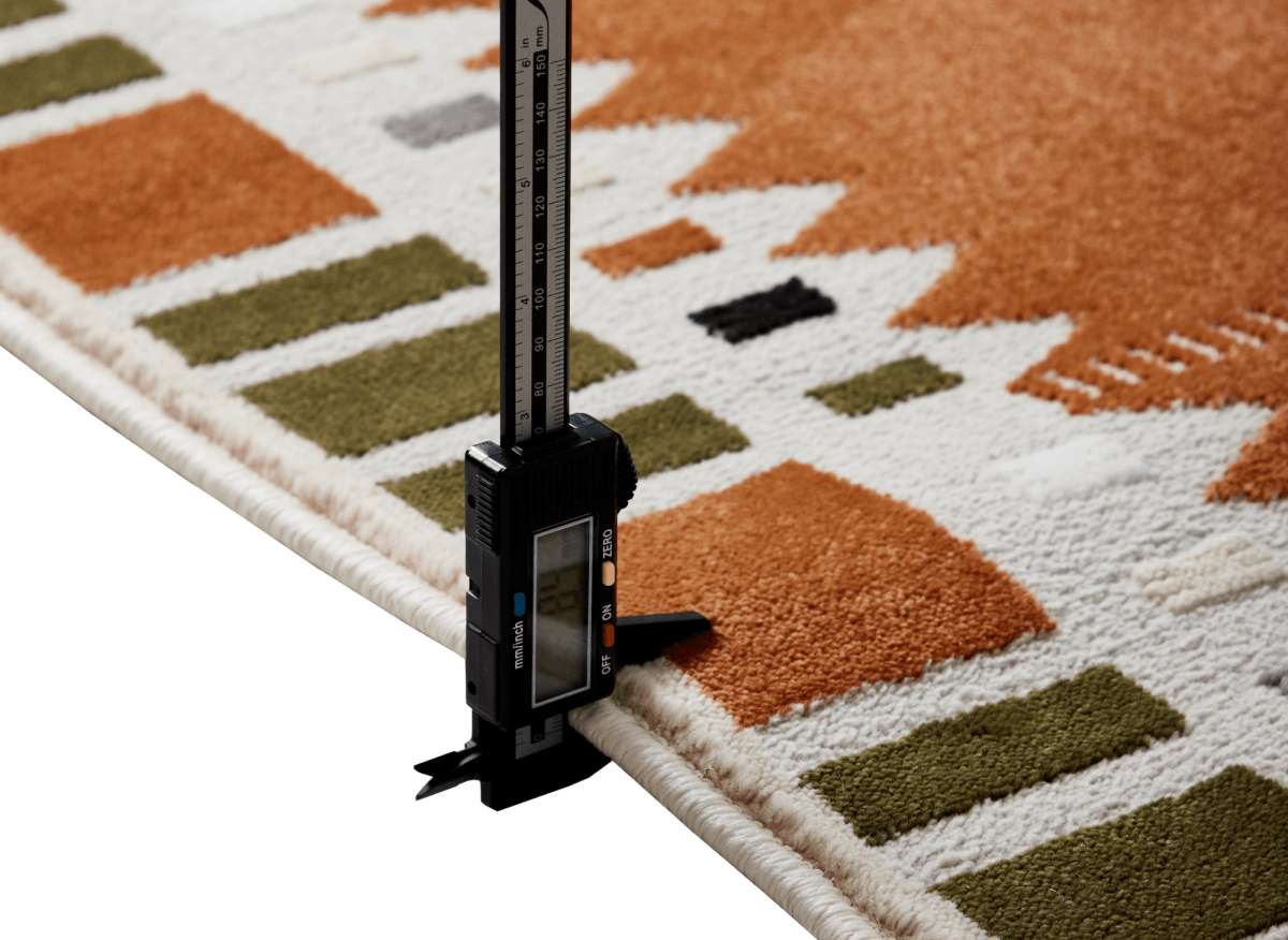 Tapis terracotta à motifs géométriques verts et beige 200 x 290 cm SAHEL - DécoInParis